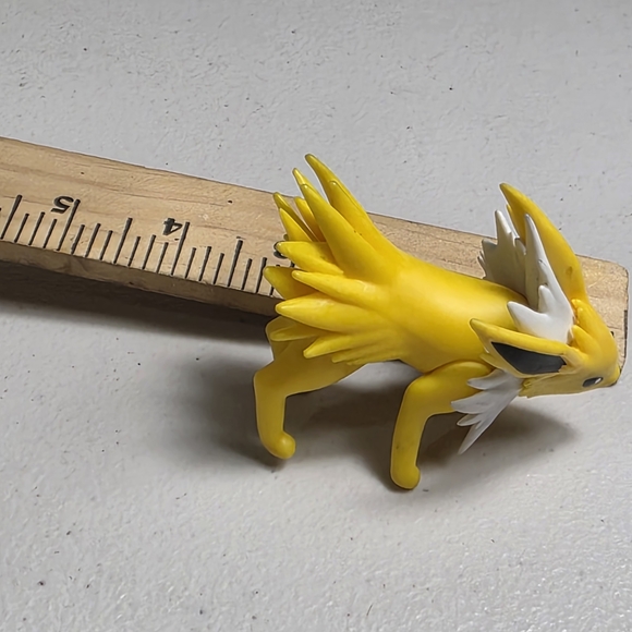 POKEMON JOLTEON Yellow and White Collectible Figure - Picture 7 of 7